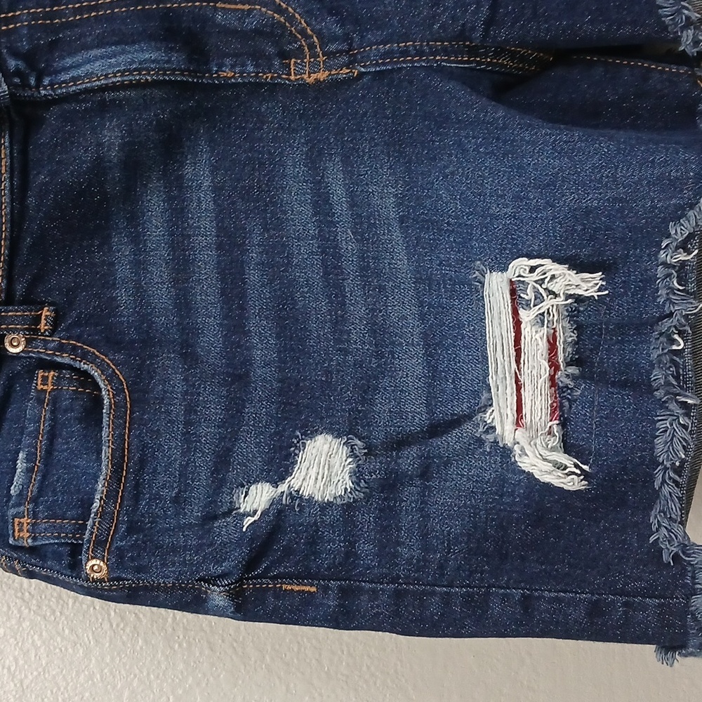 NWT 3.5” Denim Shorts m jeans by Maurices Size 10 High Rise - Picture 2 of 7